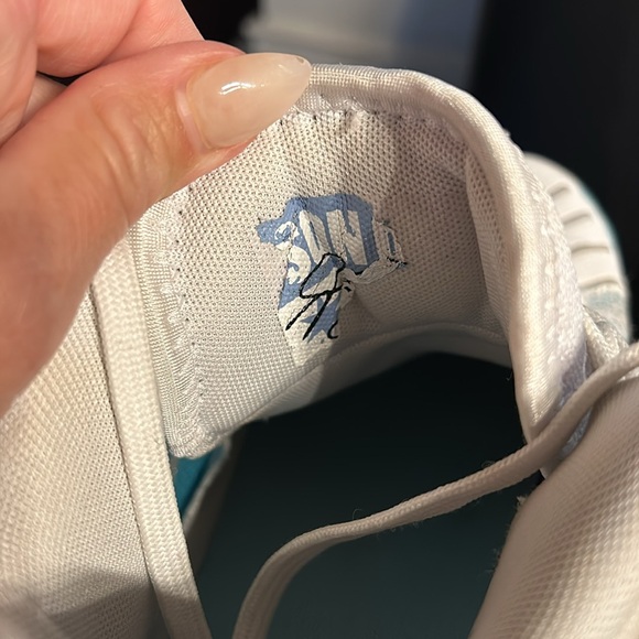 Adidas unisex basketball shoe - Picture 4 of 11